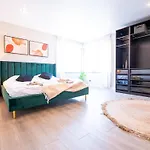 Апартаменты Design Zentral Fuer 6 In Andernach: Ausblick, Wifi, Kueche Андернах
