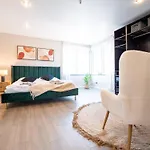 Design Zentral Fuer 6 In Andernach: Ausblick, Wifi, Kueche *