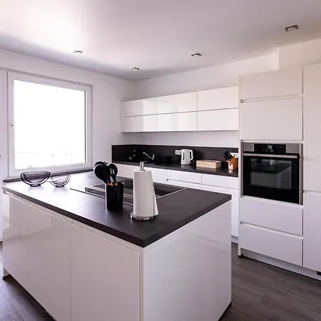 Daire Design Zentral Fuer 6 In Andernach: Ausblick, Wifi, Kueche