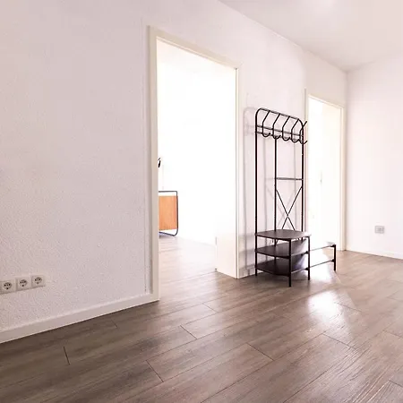 Design Zentral Fuer 6 In Andernach: Ausblick, Wifi, Kueche *