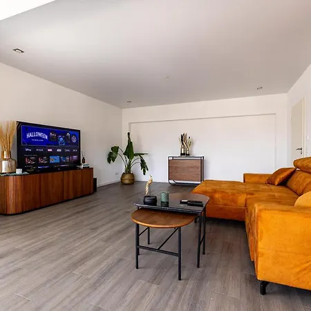 Design Zentral Fuer 6 In Andernach: Ausblick, Wifi, Kueche *