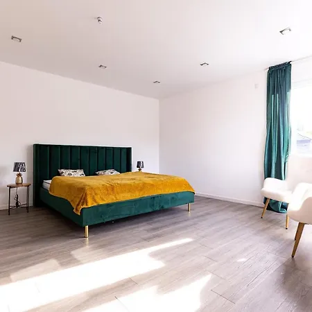 Daire Design Zentral Fuer 6 In Andernach: Ausblick, Wifi, Kueche *