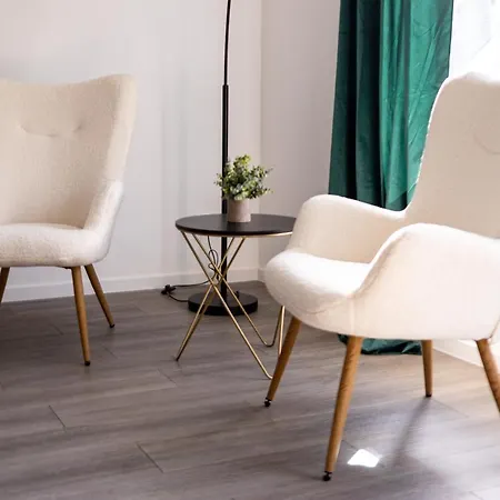 Design Zentral Fuer 6 In Andernach: Ausblick, Wifi, Kueche Apartment