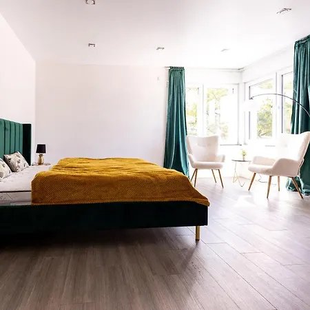 Apartment Design Zentral Fuer 6 In Andernach: Ausblick, Wifi, Kueche