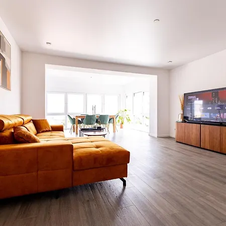 Design Zentral Fuer 6 In Andernach: Ausblick, Wifi, Kueche Daire Andernach