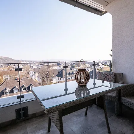 Design Zentral Fuer 6 In Andernach: Ausblick, Wifi, Kueche