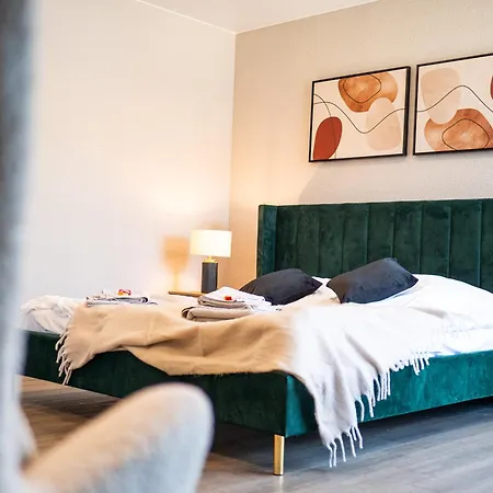 Design Zentral Fuer 6 In Andernach: Ausblick, Wifi, Kueche