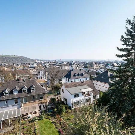 Design Zentral Fuer 6 In Andernach: Ausblick, Wifi, Kueche