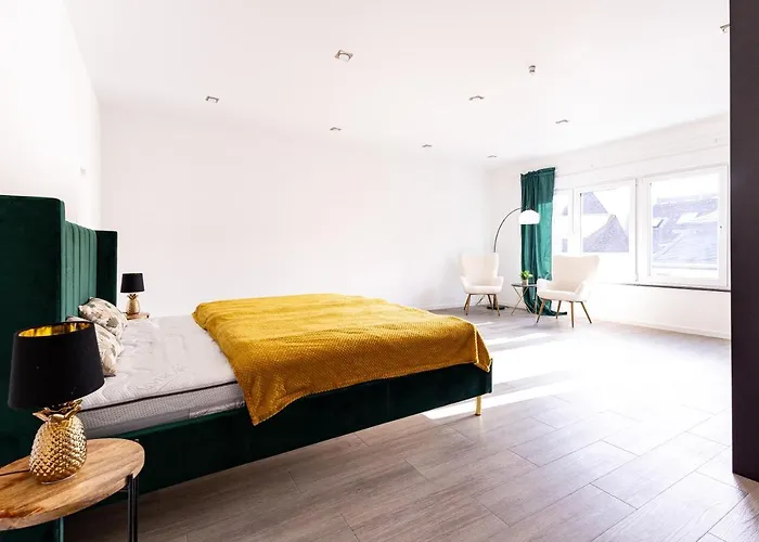 Design Zentral Fuer 6 In Andernach: Ausblick, Wifi, Kueche