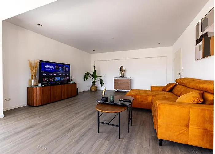 Design Zentral Fuer 6 In Andernach: Ausblick, Wifi, Kueche *