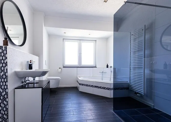 Design Zentral Fuer 6 In Andernach: Ausblick, Wifi, Kueche